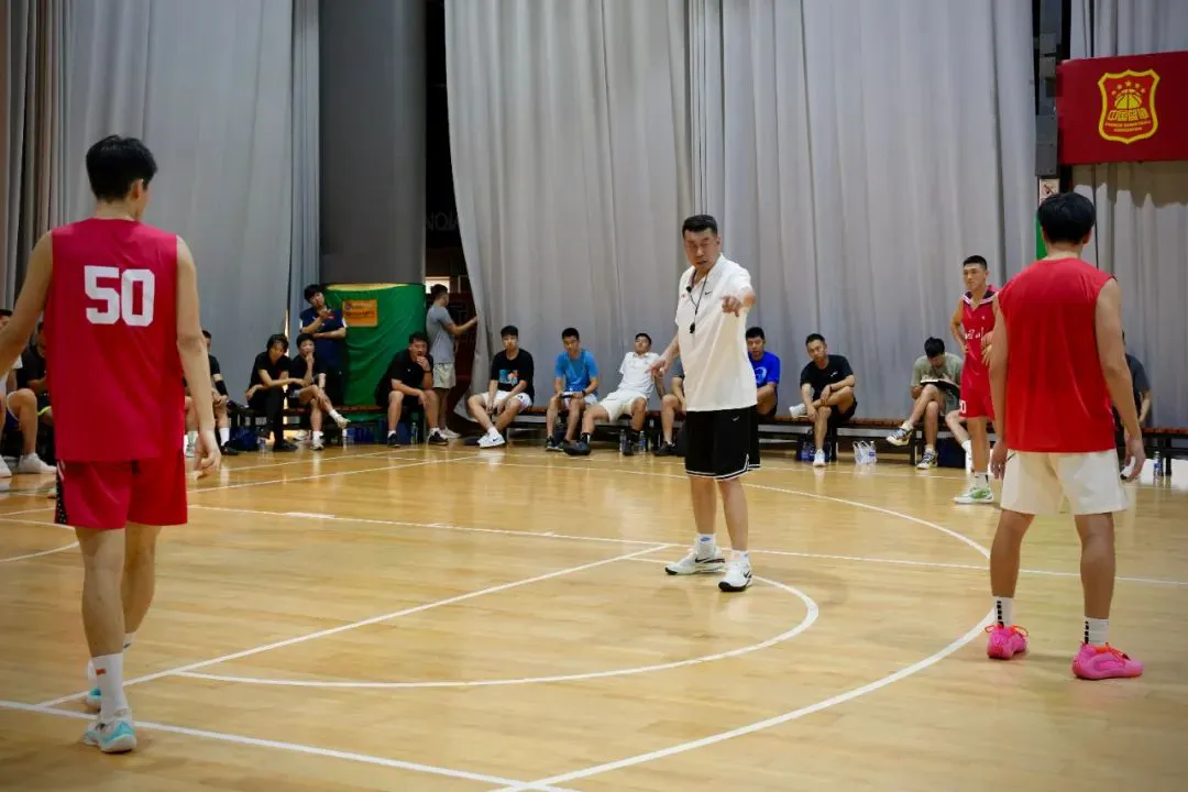 大学篮球运动员的耐力训练方案是什么?_2